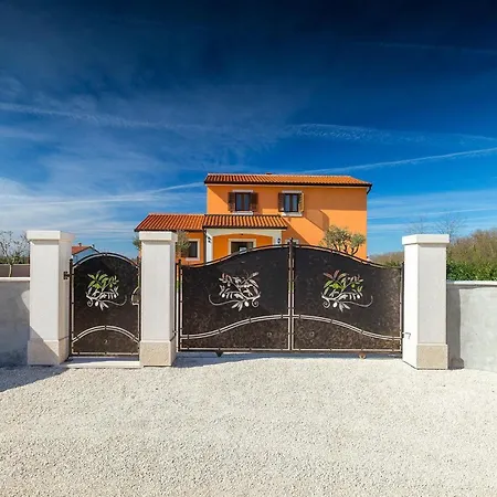 Montreo Tatil Evi Muntrilj