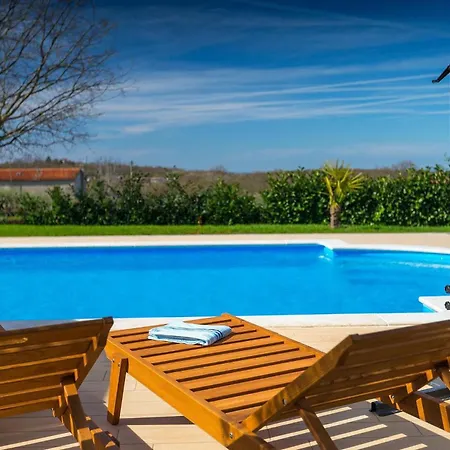 Montreo Tatil Evi Muntrilj