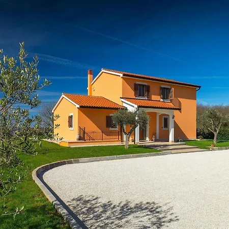 Holiday home Montreo Muntrilj
