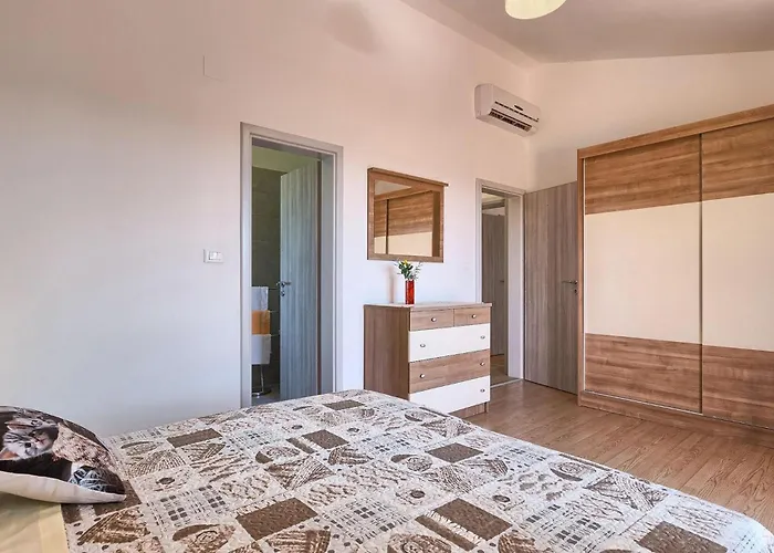 Holiday home Montreo *