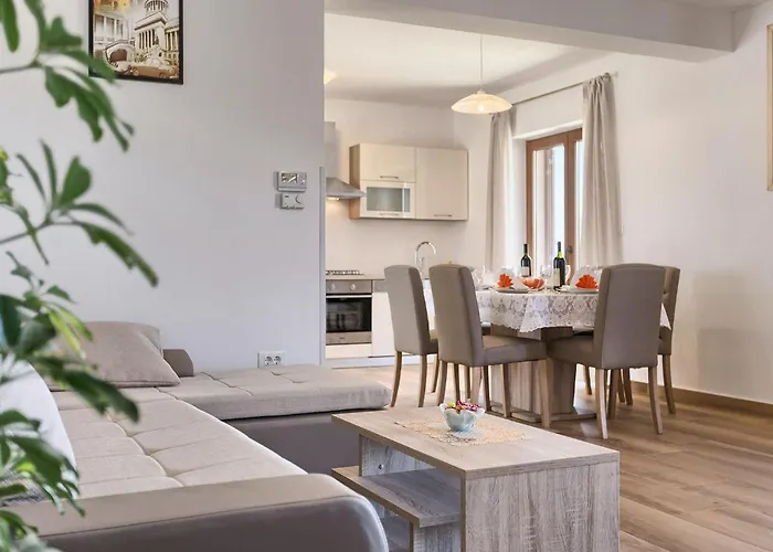 Holiday home Montreo Muntrilj